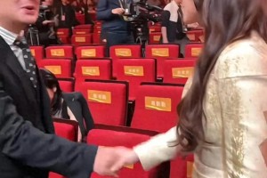 沈腾马丽关晓彤爆笑互动，偷衣梗引爆2亿播放
