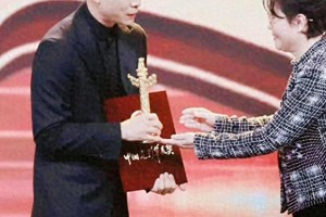 张译为何在华表奖后宣布离开？演技派演员的困境与行业反思