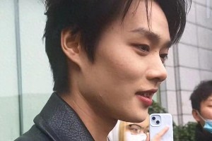 马小宇素颜生图惊艳全网，颜值天花板实至名归