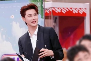 何健麒：从高铁售票员到短剧男神的逆袭之路