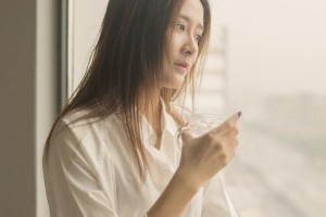 李伟急救丈母娘：针灸救心梗引发尴尬